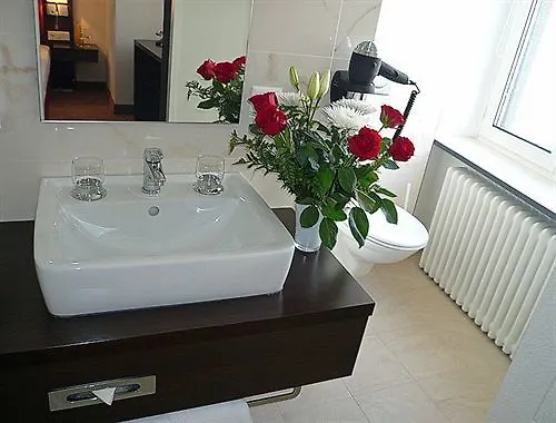 **  Hotel Rheinfelderhof Bázel Svájc